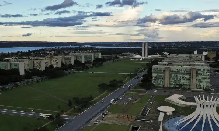 Candidatos apresentam propostas opostas para a gestão da máquina pública